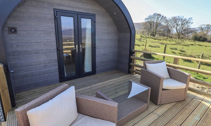 Keswick Cabaña | SHEPHERDS VIEW, romantic, with a garden in Keswick