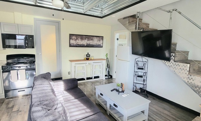 City Center Medford Cabaña | Sherman Lofthouse~Old East Medford~Walkable to Downtown
