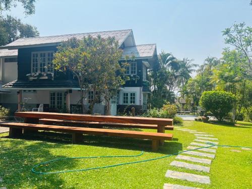 San Sai Casa | Sherpa Villa & The Wolf's Den