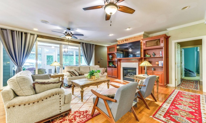 Sherrills Ford Casa | Sherrills Ford Escape w/ Hot Tub, Deck & Yard