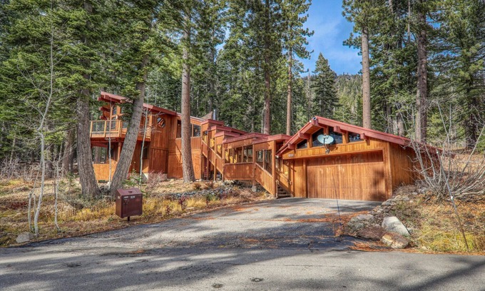 Twin Peaks Casa | Sherwood Chalet - Quiet 3 BR in Ward Canyon, Private Hot Tub
