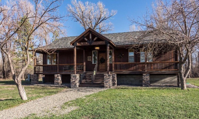 Livingston Cabina | Escudos Riverbend Ranch ubicado al norte de Livingston!