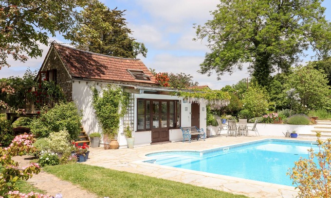 Hemyock Cabaña | SHILLINGS COTTAGE, pet friendly, with pool in Hemyock