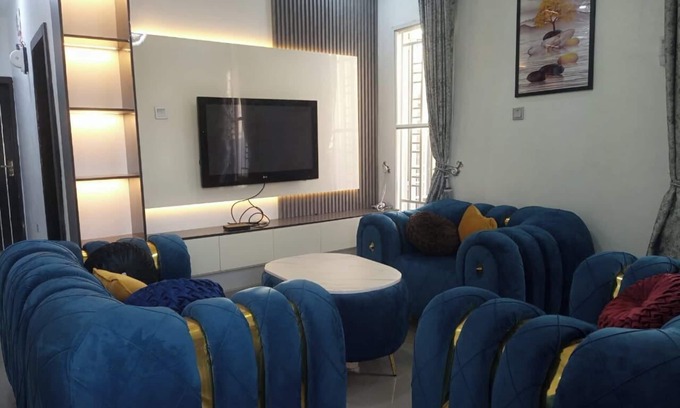 Ofin Apartamento | Shimawa-Apartment-Sleeps2-Parking-24/7Security