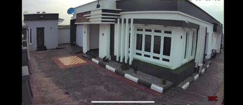 Ofin Apartamento | Shimawa-Apartment-Sleeps2-Parking-24 7Security