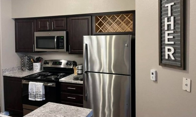 Universal City Apartamento | Shin Oak 6225 · GATED: 2 Bedroom apartment home