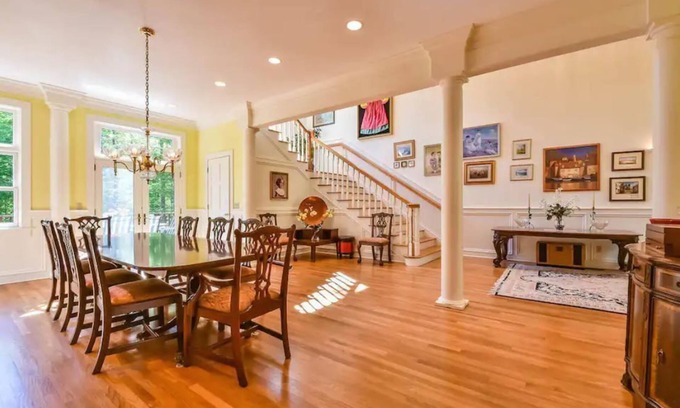 Bloomington Casa | Shinewoods Lakehouse close to IU Bloomington adjacent to Monastery