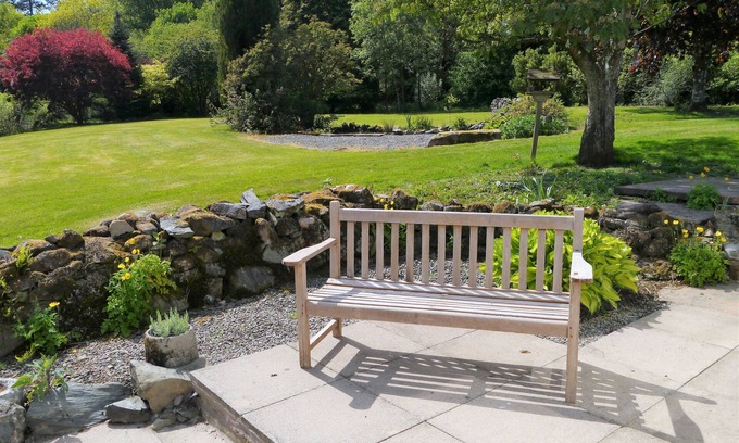 Thornhill Cabaña | Shinnel House - a house that sleeps 8 guests in 3 bedrooms