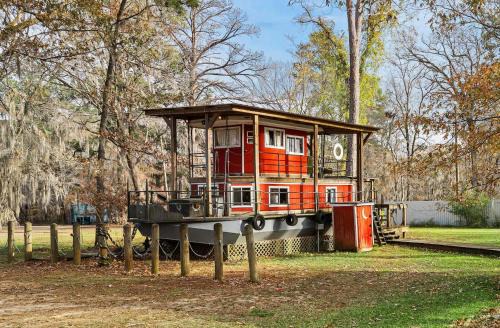 Uncertain Casa | Ship With Upper Deck & Kayaks & Canoes