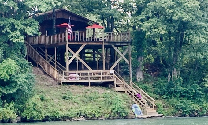 Mammoth Spring Cabina | Shipp's Landing-Cozy Secluded Retreat on the Water