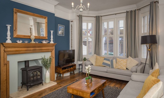 Meads Apartamento | Shipside - spacious, stylish patio garden apartment in Meads village area