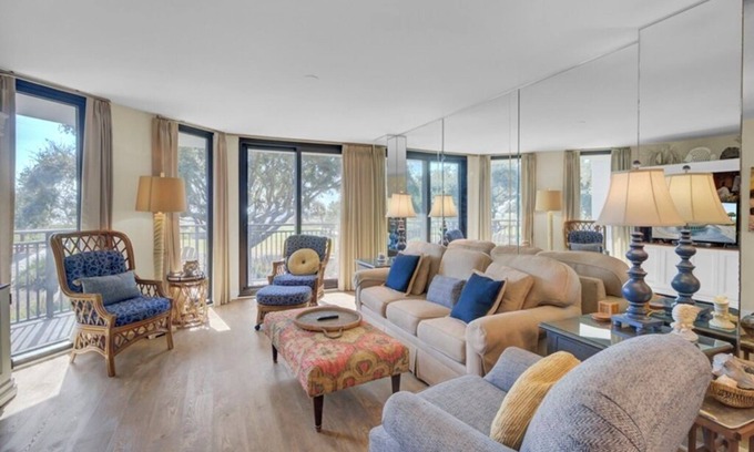 Isle of Palms Condominio | Diseñado con elegancia 3BR condominio frente al mar w / Wild Dunes Servicios!