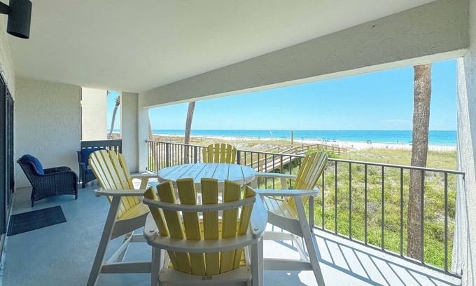 Ono Island Condominio | Shipwatch D201 | Beachfront | 2 Outdoor Pools | Bayside Boat Dock