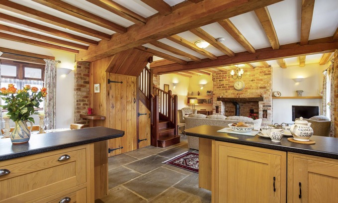Broadway Cabaña | Shire Cottage - a cotswold cottage that sleeps 4 guests in 2 bedrooms