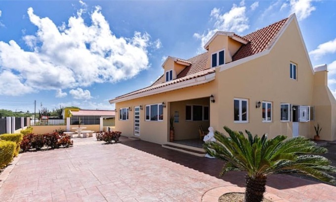 Shiribana Casa | Shiribana, Centrally located, Family Home