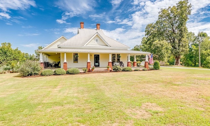 Cleveland Casa | Shoal Creek Acres – Peaceful Country Escape Near Helen with Firepit, Games &