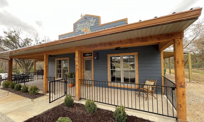 Cotter Casa | Shoofly Cotter: Cozy Cabin in the Trout Fishing Capital USA