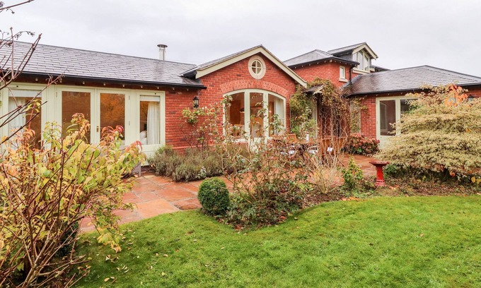 Cardeston Cabaña | Shoothill Lodge, FORD, SHROPSHIRE