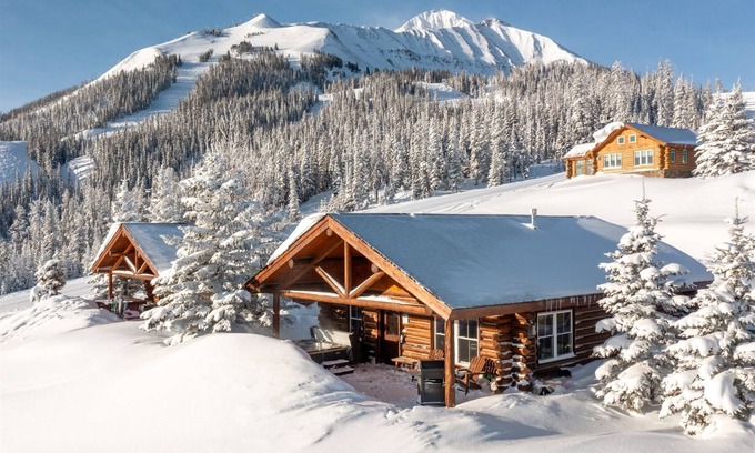 Big Sky Cabina | Shooting Star Cowboy Heaven Cabin, Ski-in/ski-out, Firepit, Views, Hot Tub