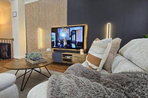 Woodlake - Briar Meadow Apartamento | Shop, Soak &Sleep Galleria 3BR Retreat Private Jacuzzi