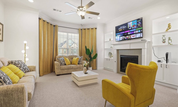 Lewisville Casa | Shop & Store Oasis, 13min from Airport, Nice spot Near Attractions & Dinning