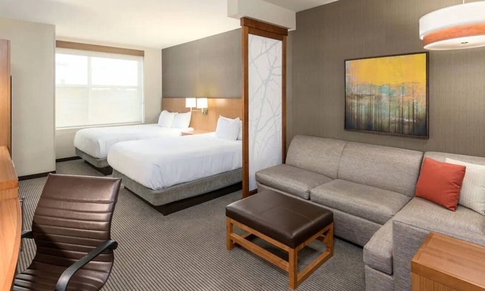 Greenville Downtown Hotel | Shopping and Dining in Downtown Greenville! Swimming Pool, Pets Allowed!