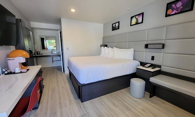 Newhall Complejo | Shopping Spree at Westfield Valley Fair Shopping Mall and Santana Row! Parking