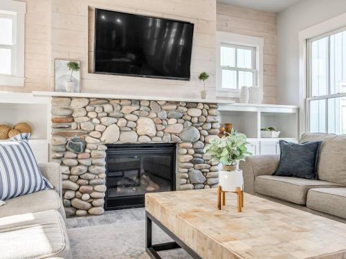 Eufaula Casa | Shore Enough, Carlton Landing, Lakeview for 12