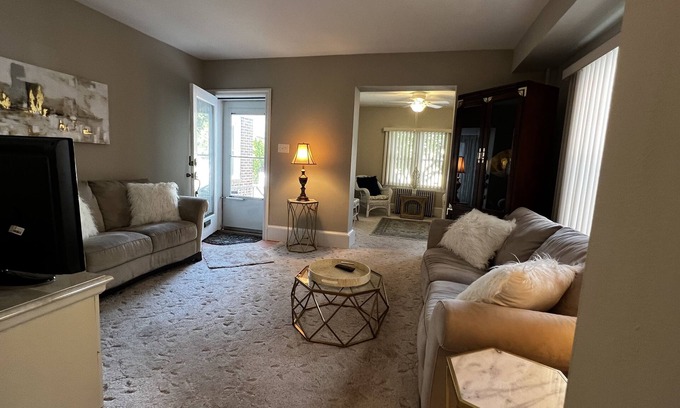 Atlantic City Casa | Shore Getaway - 2 Blocks to the Beach 2B/2B - Immaculate