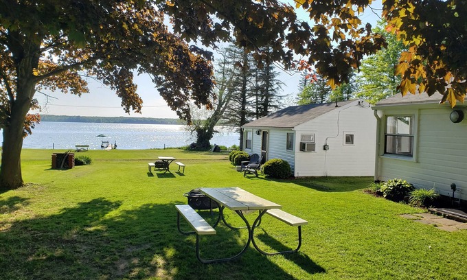 Pymatuning Central Casa | Tres cabañas frente al lago (# 1)