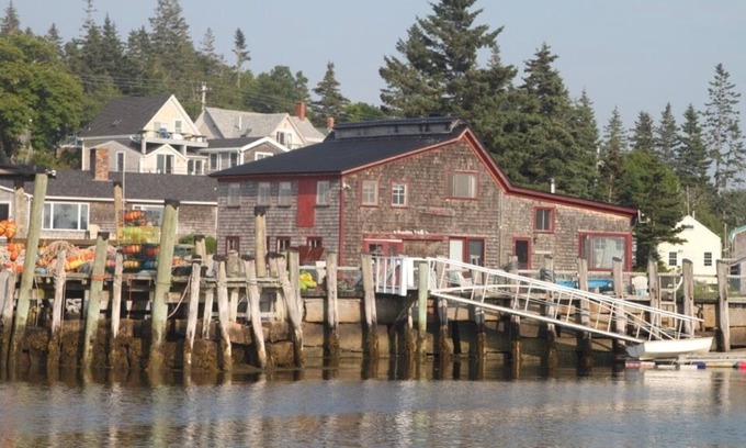 Vinalhaven Casa | Shore House on the Harbor