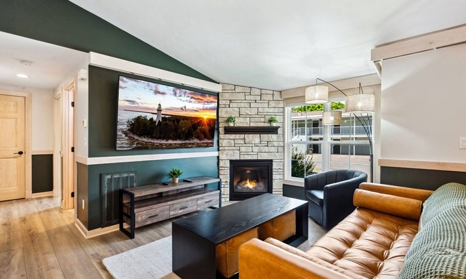 Fish Creek Casa | Shore Suite | Downtown Fish Creek ~ Dog-friendly