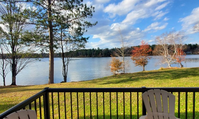 Phillips Cabina | Shore View Cabins- Cabin 1- lakefront vacation rental on the Phillips Chain
