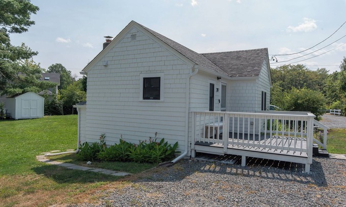 North Kingstown Cabaña | Shorebreak Cottage