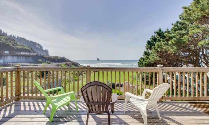Cape Meares Casa | Shoreline Cottage Oceanfront Vacation Rental