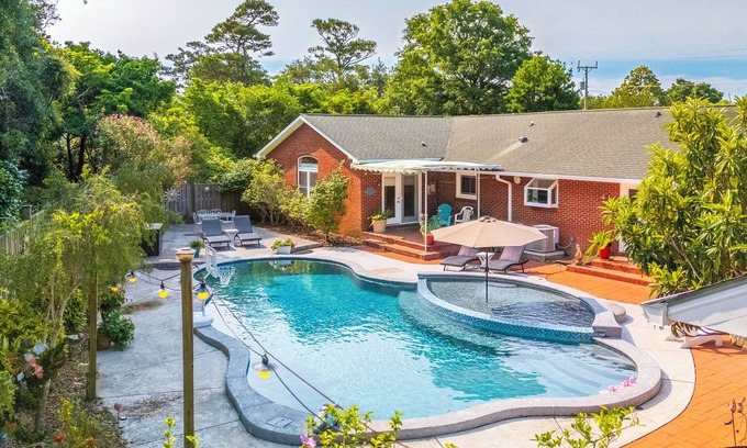 Morehead City Casa | Shoreline Estate-5BR Pool Retreat w/ Chef's Kitchen