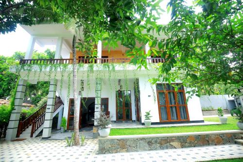 Nilwella Casa | Shoreline House Hiriketiya