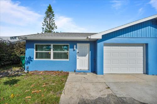 Indian Harbour Beach Casa | Shoreline Serenity 3bd Dog Friendly Bckyrd