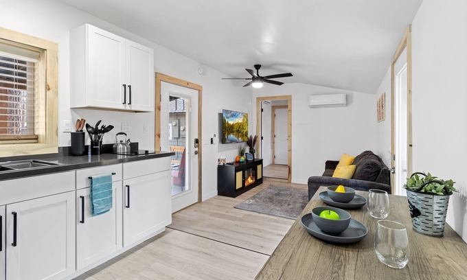 Pinetop-Lakeside Cabaña | Shoreline Village Cabin 5