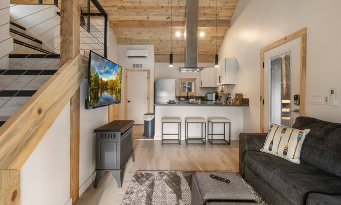 Pinetop-Lakeside Cabaña | Shoreline Village Cabin 3