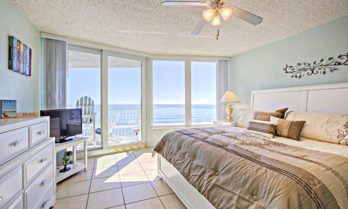 Daytona Beach Shores Casa | Shores Club Condo Unit #805