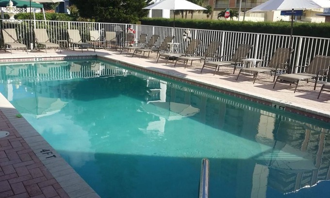 Pompano Beach Hotel | Shores Terrace