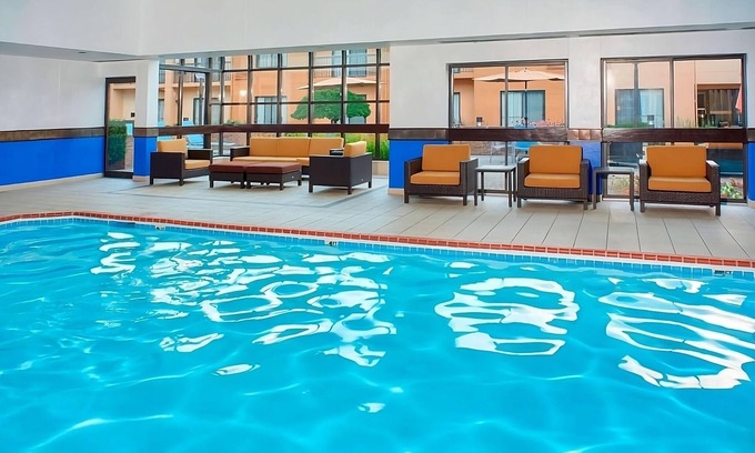 Auburn Hills Complejo | Short Distance From The Well Known Sites! 2 Lovely Units, Pool, Parking!