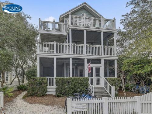 Seaside Casa | Short Distance to the White Sandy Beaches, Rendezvous Main House Carriage in Seaside home