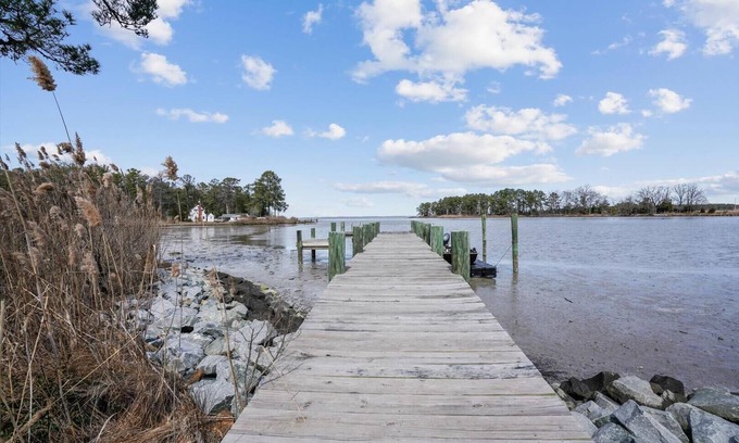 Cambridge Casa | Short drive to Downtown Cambridge | Pool | Private Dock | Game Room | Stunning V