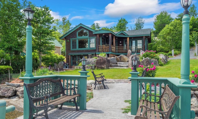 Rangeley Plantation Casa | Hermosa casa renovada durante todo el año en la orilla oeste del lago Rangeley