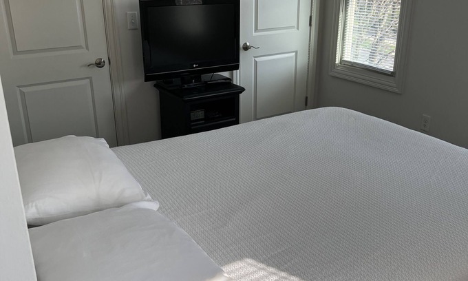 Short North Casa | Short North Custom Built Home! Steps from High Street