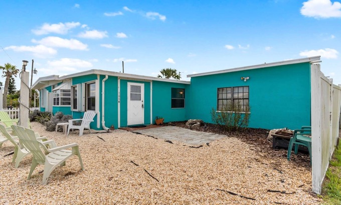 Flagler Beach Casa | Short Stroll to Beach | Dog-Friendly Free Parking Ocean Views | Close to Dining & Shops | Free Wi