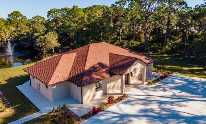 Englewood Cama Y Desayuno | Short term vacation rental, luxury B&B located 0.9 miles from Manasota Beach.