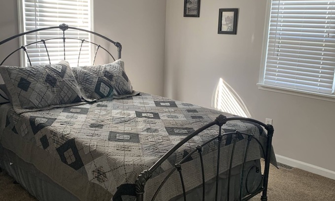 Bloomsburg Casa | Short walk to Bloomsburg university, Bloomsburg geisinger hospital
